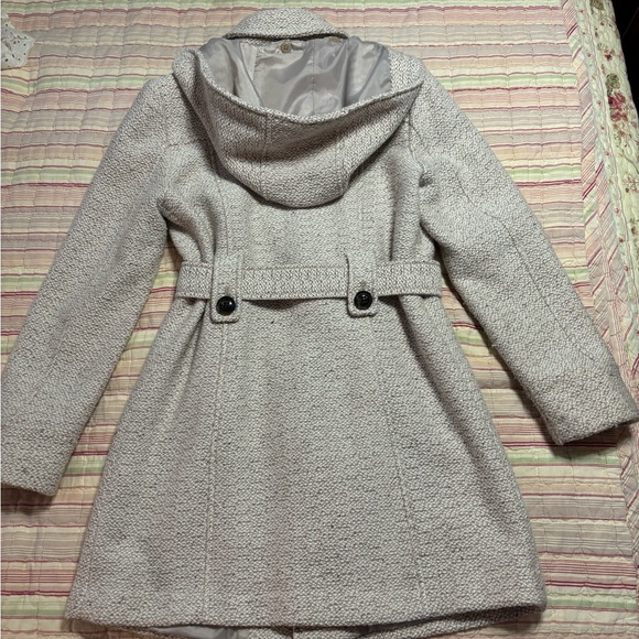 Liz Claiborne Textured Trench Coat in Cream - Picture 6 of 11